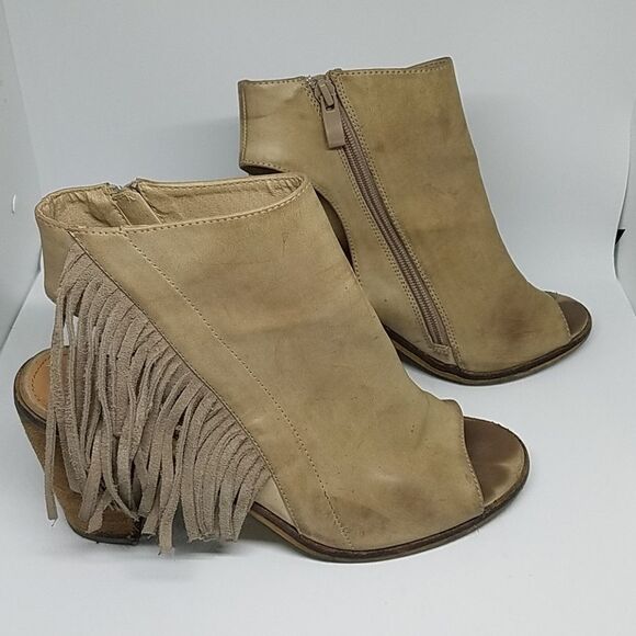 Very Volatile Poca Fringe City Bootie Los Angeles Tan Tassel Heels (9) - Picture 7 of 9